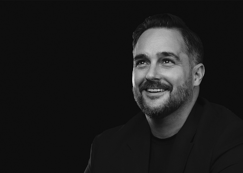 grayscale-professional-photo-of-entrepreneur-jon-oliff-2